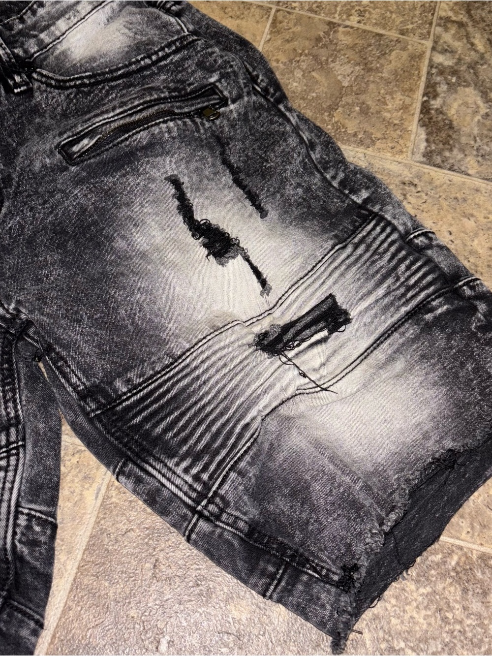 Kilogram Men’s Black Washed Distressed Jean Shorts - Picture 6 of 7